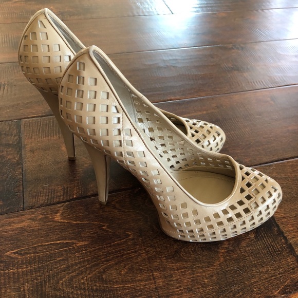 BCBG nude heels - Picture 3 of 6